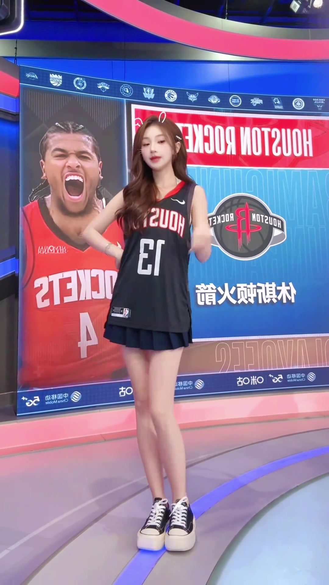 火箭追回一城！魏欣怡直播間這大長(zhǎng)腿屬實(shí)搶鏡
