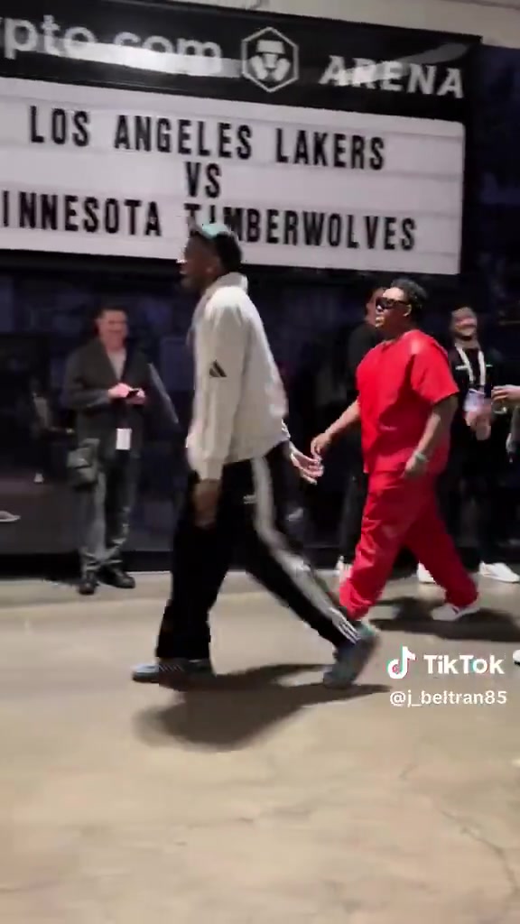 愛(ài)德華茲賽后球員通道模仿詹密夏普：Lakers in 5！