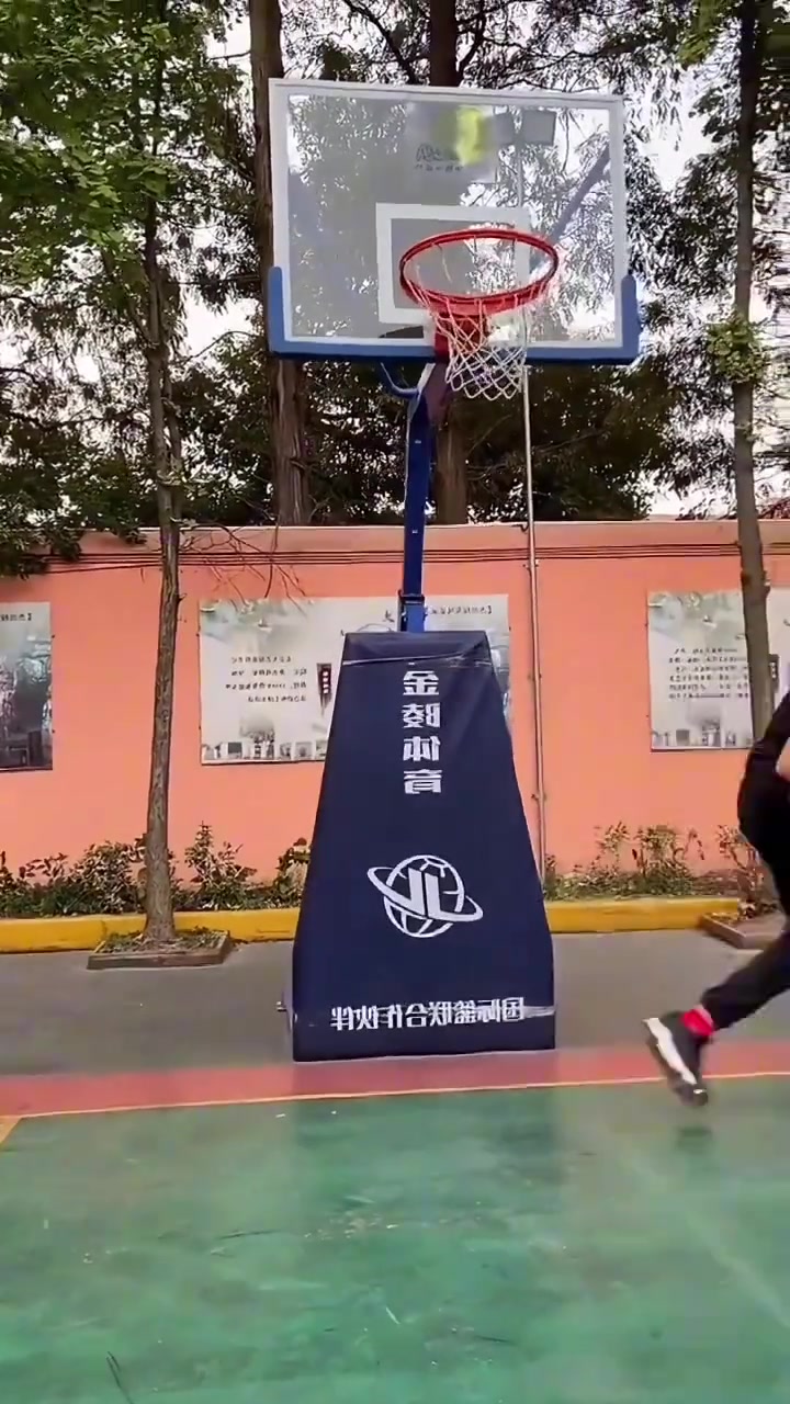 隨便扣籃的妹子，和張子宇整個雙塔不起飛？！