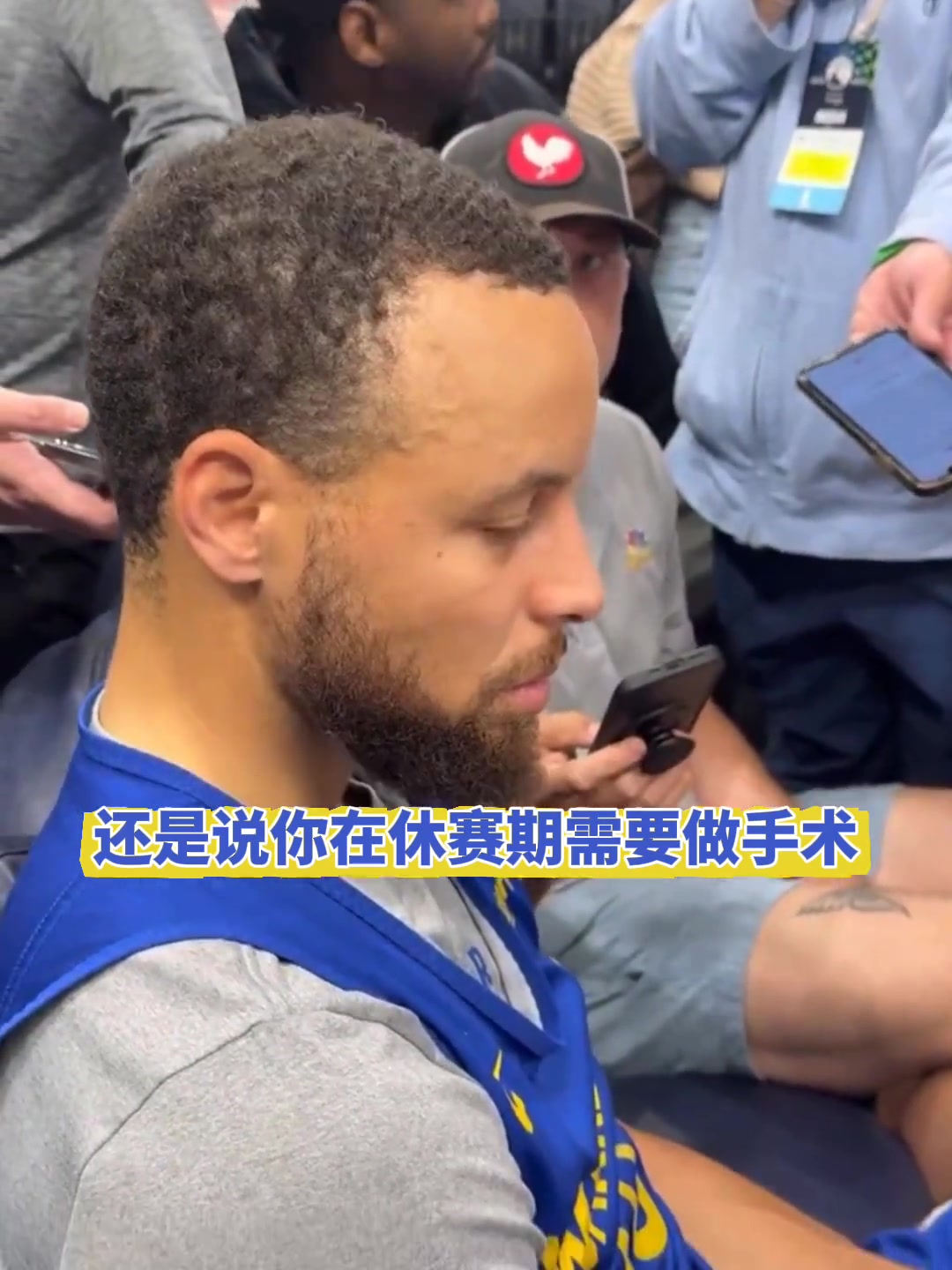 庫里采訪時(shí)曾表示：拇指被打到會(huì)很疼，而且不可能不被打到