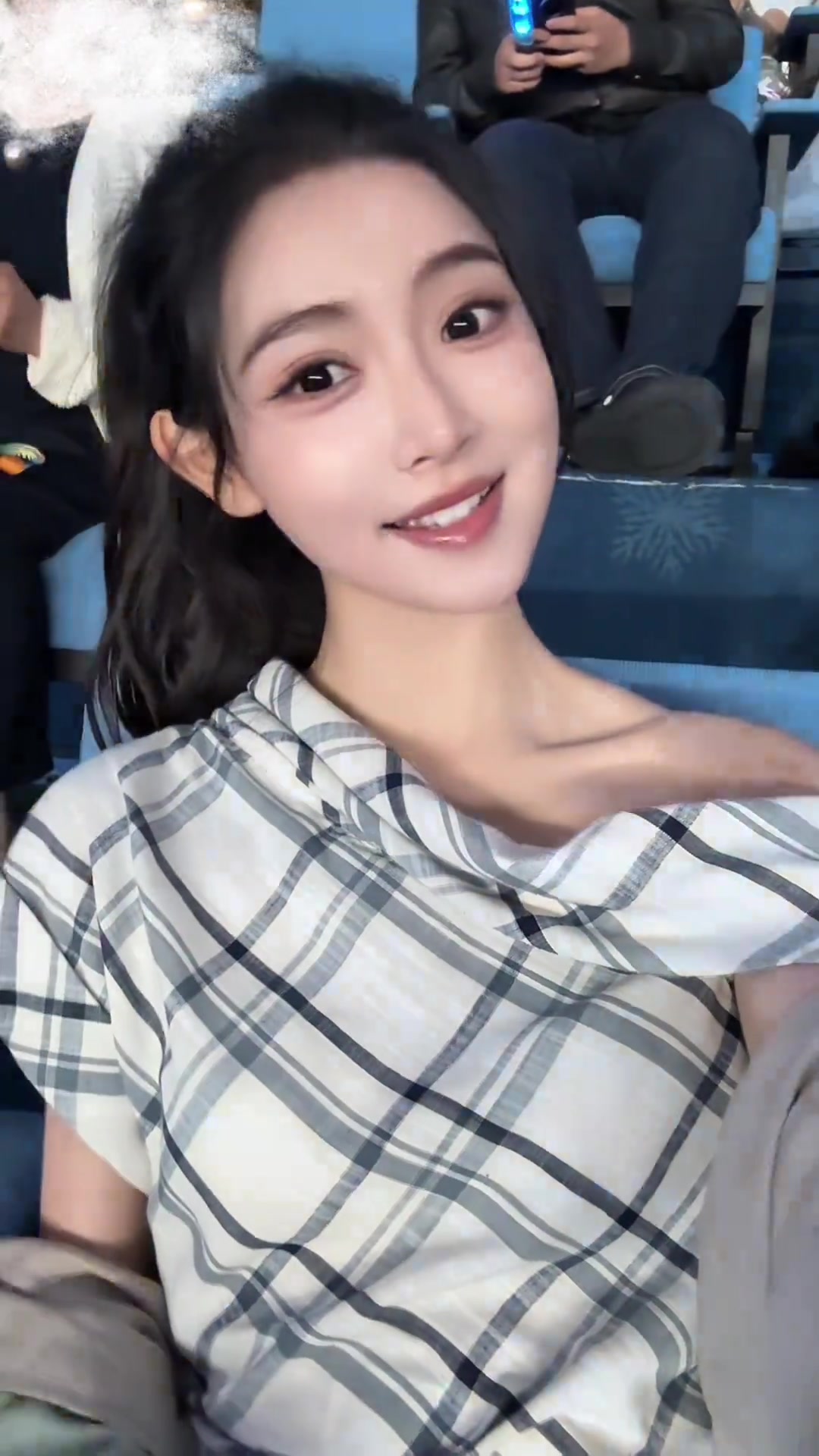 真美啊！美女主播金佳悅鳥巢看張杰演唱會