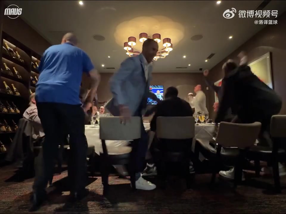 都提前吃席啦？獨行俠爆冷拿到狀元簽瞬間，獨行俠高管欣喜若狂！