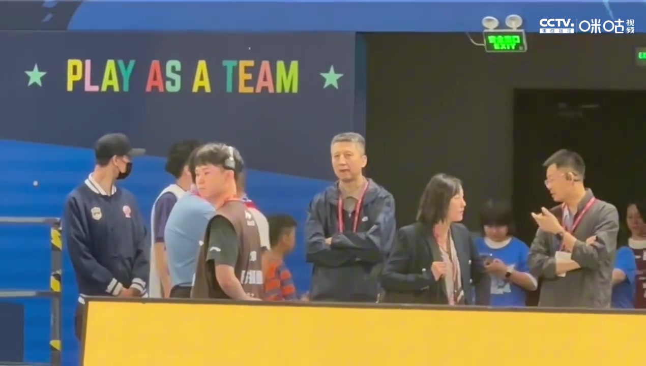 十分關心！北京vs廣廈總決賽G4，中國男籃主帥郭士強現(xiàn)身觀戰(zhàn)