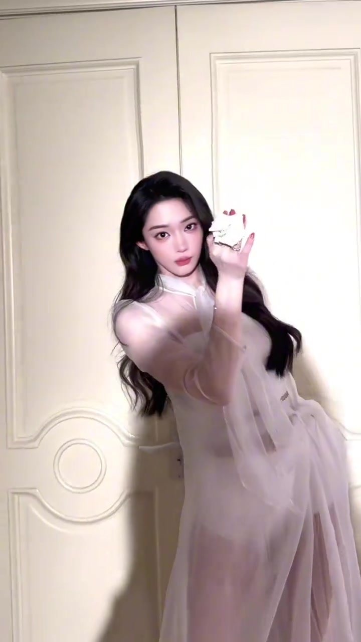 美美噠！美女主播婧雯的變裝視頻：人生小滿勝完全