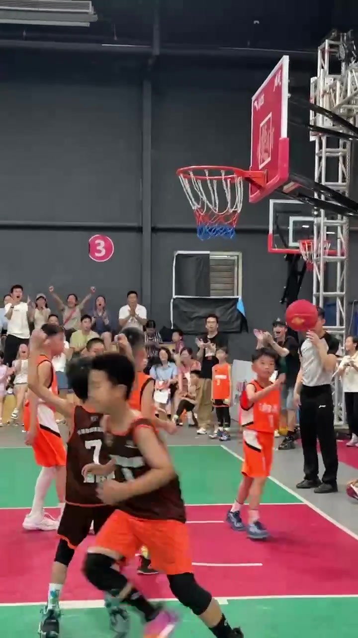 這么小就懂這個(gè)套路，后生可畏