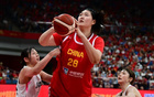 日本女籃挑戰(zhàn)張子宇，實力不足。