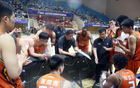 香港金牛賽況緊張，四冠王退賽，僅剩八隊(duì)角逐，堅(jiān)持待解。